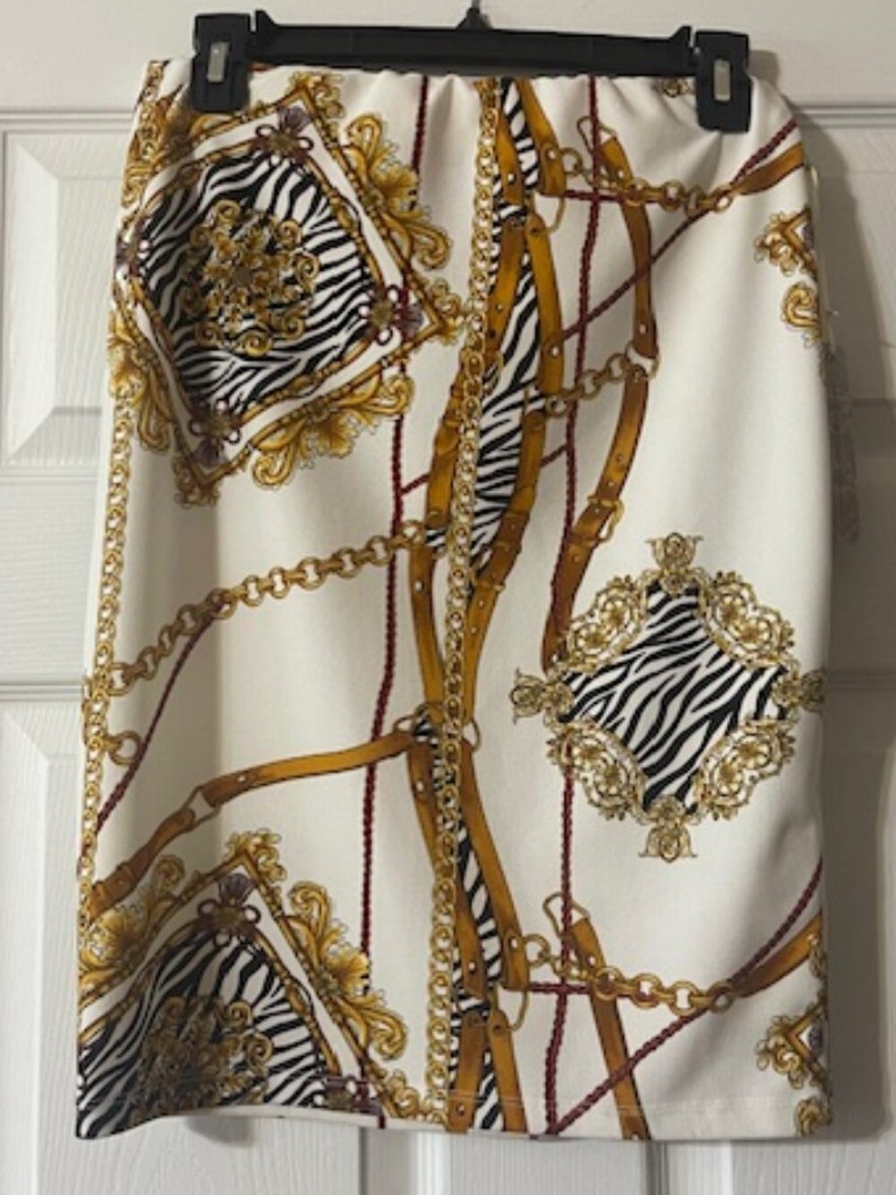 White and Gold Chain Print Skirt Size L